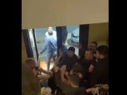 Masovna tučnjava u ugostiteljskom objektu u Hercegovini: Dok svira Halid Bešlić oni se tuku, gosti snimili sve(VIDEO)