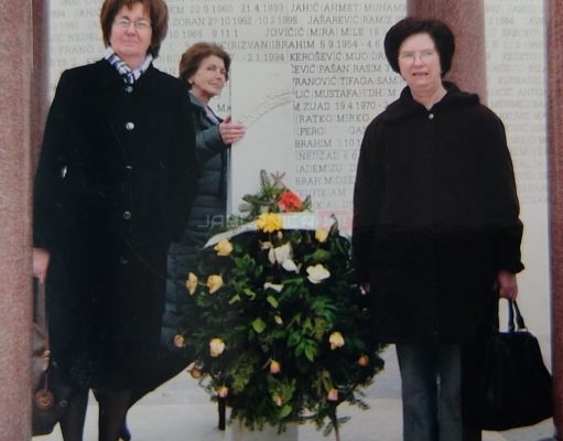 Četrdeset godina u službi znanja i pravednosti Jablaničanke Munire Đelmo: „Učitelj nije ‘raja’, nego putokaz, ako djetetu pustiš sve, ti si njegov neprijatelj..”