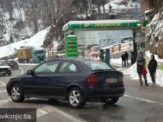 Saobraćajna nezgoda u Ostrošcu: Sudar dva vozila, intervenisala policija