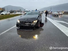 Teška saobraćajna nesreća u Mostaru: Dvije osobe sa povredama prevezene u mostarske bolnice(FOTO)