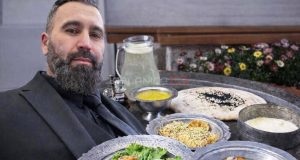 Vijećnik iz Bihaća poklanja iftar ljudima u potrebi svake noći ramazana: “Samo pošalji poruku i mjesto za stolom je spremno, neće niko da zna..”
