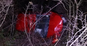 Teška saobraćajna nesreća kod Mostara: Automobil sletio u provaliju, vozačica izvučena i prevezena u bolnicu(FOTO)