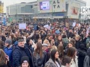 Iako im prijete izbacivanjem iz škola, mladi poručili da i sutra izlaze na ulice: ‘Ne opravdavate časove, opravdavate smrt!’