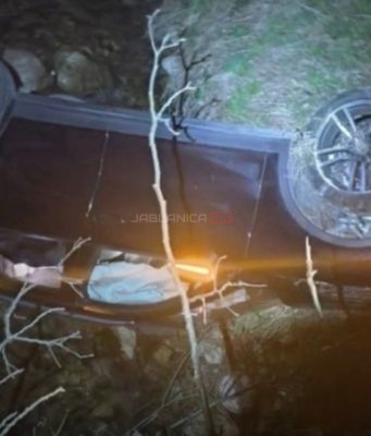 Teška saobraćajna nesreća kod Konjica: Automobil sletio s ceste i završio u provaliji(FOTO)