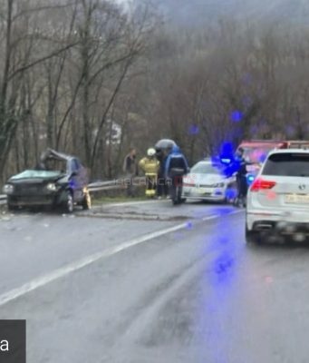 Tragedija kod Konjica: U sudaru putničkog i teretnog vozila jedna osoba preminula