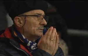 Slika koja će postati kultna u historiji Zmajeva: Evo ko je dedo čije su “molitve uslišene” u Velsu