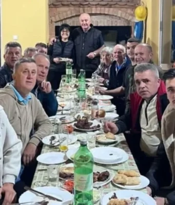 Lijepa priča iz srca Bosne: Pejo Brtan iz Jajca organizovao iftar za komšije Bošnjake