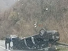 Detalji jučerašnje teške nesreće kod Jablanice: Vozilo sletjelo s puta, vozačica zadobila teške povrede