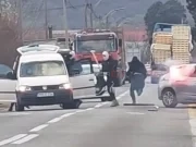 Maskirani muškarci kod Mostara bakljama i palicama napravili haos na M-17