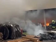 Veliki požar u Hercegovini: Gori skladište dvije firme, veliki broj vatrogasaca na terenu!(VIDEO)