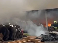 Veliki požar u Hercegovini: Gori skladište dvije firme, veliki broj vatrogasaca na terenu!(VIDEO)