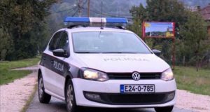 Još jedna tragedija u BiH: U dvorištu i kući pronađena tijela muškarca i žene, istražitelji utvrđuju okolnosti