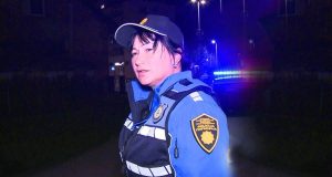 Brzo je postala omiljena policajka u BiH: Policijska službenica iz Tuzle pokazala kako se radi posao i sve oduševila!(VIDEO)