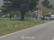 Teža nesreća na M-17: Automobil završio na krovu, saobraćaj obustavljen