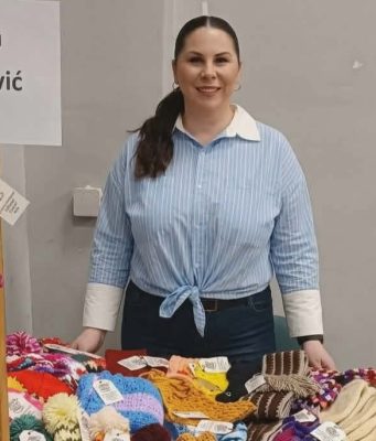 Iz borbe za zdravlje do kreativnog stvaranja – Jablaničanka Sanita Imamović heklanjem pronašla snagu, terapiju i način da pomogne drugima: “Dani su bili spori, puni ograničenja, trebalo mi je nešto što će zaokupiti moje misli…”(FOTO)
