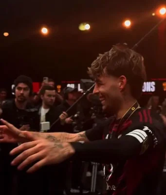 Sin legendarnog Jablaničanina Hasana Salihamidžića osvojio titulu u popularnoj Kings League: Jedan detalj na dresu svima je zapao za oko!(VIDEO)