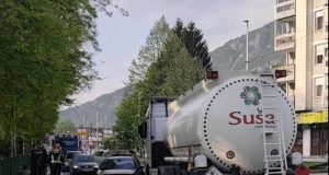 Udes na M-17 u Jablanici: Policija na terenu, pričinjena materijalna šteta(FOTO)