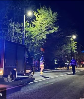 Detalji teške nesreće kod Konjica: Golf udario u stub, dvije osobe povrijeđene i zadržane na liječenju(FOTO)