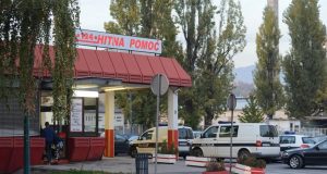 Građani masovno zovu Hitnu pomoć: Skokovi pritiska i gušenja, sve češće se javljaju i mlađe osobe