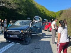 Teška saobraćajna nesreća na M-17: Sudar tri automobila, ima povrijeđenih osoba