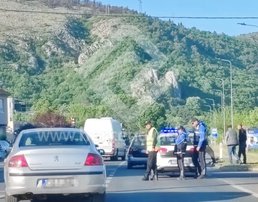 VOZAČI OPREZ: Saobraćajna nesreća na M-17 kod Mostara, policija na terenu(FOTO)