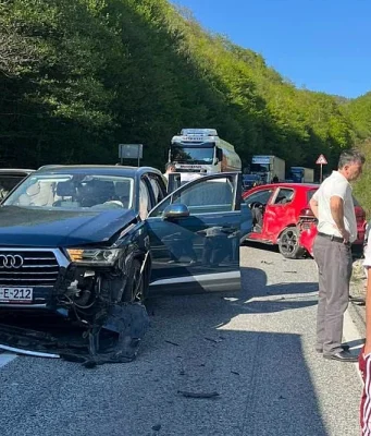Objavljeni detalji teške saobraćajne nesreće na M-17 kod Konjica: Jedna osoba zadobila teške povrede, saobraćaj bio potpuno obustavljen(FOTO)