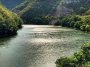 Tuga u bh. gradu, tragičan kraj potrage: Tijelo nestalog mladića (25) pronađeno u automobilu u kanjonu rijeke