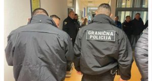 U Hercegovini zaustavljen Renault s 12 migranata, uhapšen državljanin Albanije