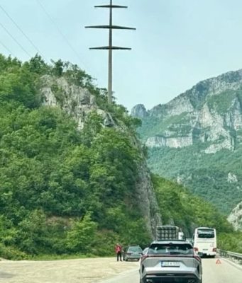 Detaljni nesreće kod Jablanice: Sudar autobusa i automobila, jedna osoba prebačena u bolnicu