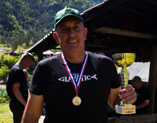 Čestitamo pobjedniku: Jablaničanin Bećir Bekrić osvojio prvo mjesto na ribolovnom takmičenju na Jablaničkom jezeru!(FOTO)