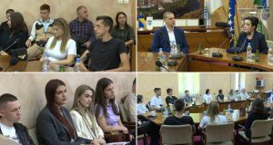 Načelnik Emir Muratović upriličio prijem za jubilarnu 50. generaciju jablaničkih maturanata: “Budite ponosni predstavnici svog grada..”(FOTO)