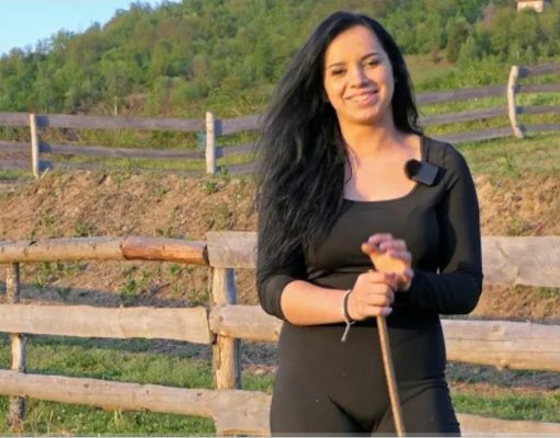 Njena priča oduševila je region: Emina Ćatić brine o više od 20 krava, radi poljoprivredu i ponosno poručuje: “Kad vidim kakvih djevojaka ima, ja sam najponosnija djevojka sa sela!”