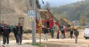 Teška tragedija na gradilištu autoputa u BiH: Mladi radnik izgubio život nakon udara kamiona(FOTO)
