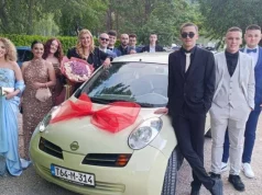 Gesta koja je dirnula cijelu školu: Maturanti razrednici “ukrali” i obnovili automobil kojim spašava napuštene životinje – “Izuli su me iz cipela ovim poklonom..”