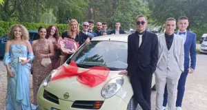 Gesta koja je dirnula cijelu školu: Maturanti razrednici “ukrali” i obnovili automobil kojim spašava napuštene životinje – “Izuli su me iz cipela ovim poklonom..”