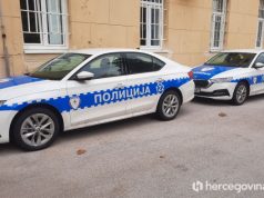 Drama u Hercegovini: Zbog narušenih komšijskih odnosa ženu gađali kamenjem, policajca ugrizao za ruku