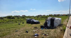 Teška saobraćajna nesreća u Hercegovini: Više osoba povrijeđeno u stravičnom sudaru Audija i Mercedesa(FOTO)