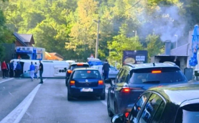 prometna-nesreca-ostrozac-minibus
