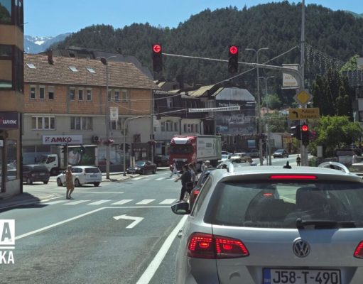 Kolaps prema Hercegovini i moru: Kilometarske kolone od Bradine do Konjica, vozači ponovo na mukama zbog semafora