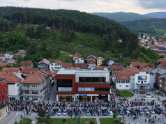Oduševili cijelu BiH: Maturanti iz Gornjeg Vakufa dio novca od mature donirali udruženju Pomozi.ba za pomoć oboljelima