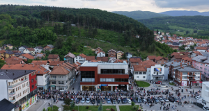 Oduševili cijelu BiH: Maturanti iz Gornjeg Vakufa dio novca od mature donirali udruženju Pomozi.ba za pomoć oboljelima