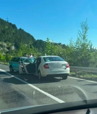 Saobraćajna nesreća u Donjoj Jablanici: U sudaru učestvovala tri vozila(FOTO)