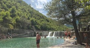 Tragedija na kupalištu u Drežnici: Muškarac preminuo uprkos brzoj intervenciji mještana i Hitne pomoći