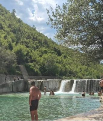 Tragedija na kupalištu u Drežnici: Muškarac preminuo uprkos brzoj intervenciji mještana i Hitne pomoći