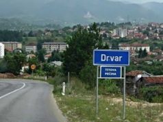 U teškoj tragediji u bh.gradu poginula djevojka: Motorom se sudarila sa ocem, pa odletjela pod kamion
