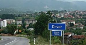 U teškoj tragediji u bh.gradu poginula djevojka: Motorom se sudarila sa ocem, pa odletjela pod kamion