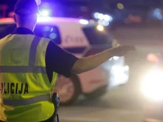Teška saobraćajna nesreća kod Konjica: Motocikl sletio s puta, jedna osoba teško povrijeđena