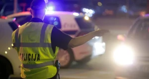 Teška saobraćajna nesreća kod Konjica: Motocikl sletio s puta, jedna osoba teško povrijeđena