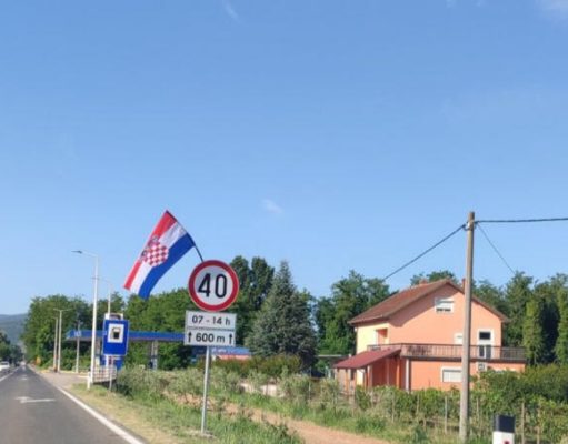 U Čapljini prije nekoliko dana skidali zastave BiH, sada postavljene zastave Hrvatske