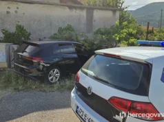Drama kod Mostara: Bježao policiji pa Golfom udario u zid porodične kuće, a potom nastavio bježati pješice(FOTO)